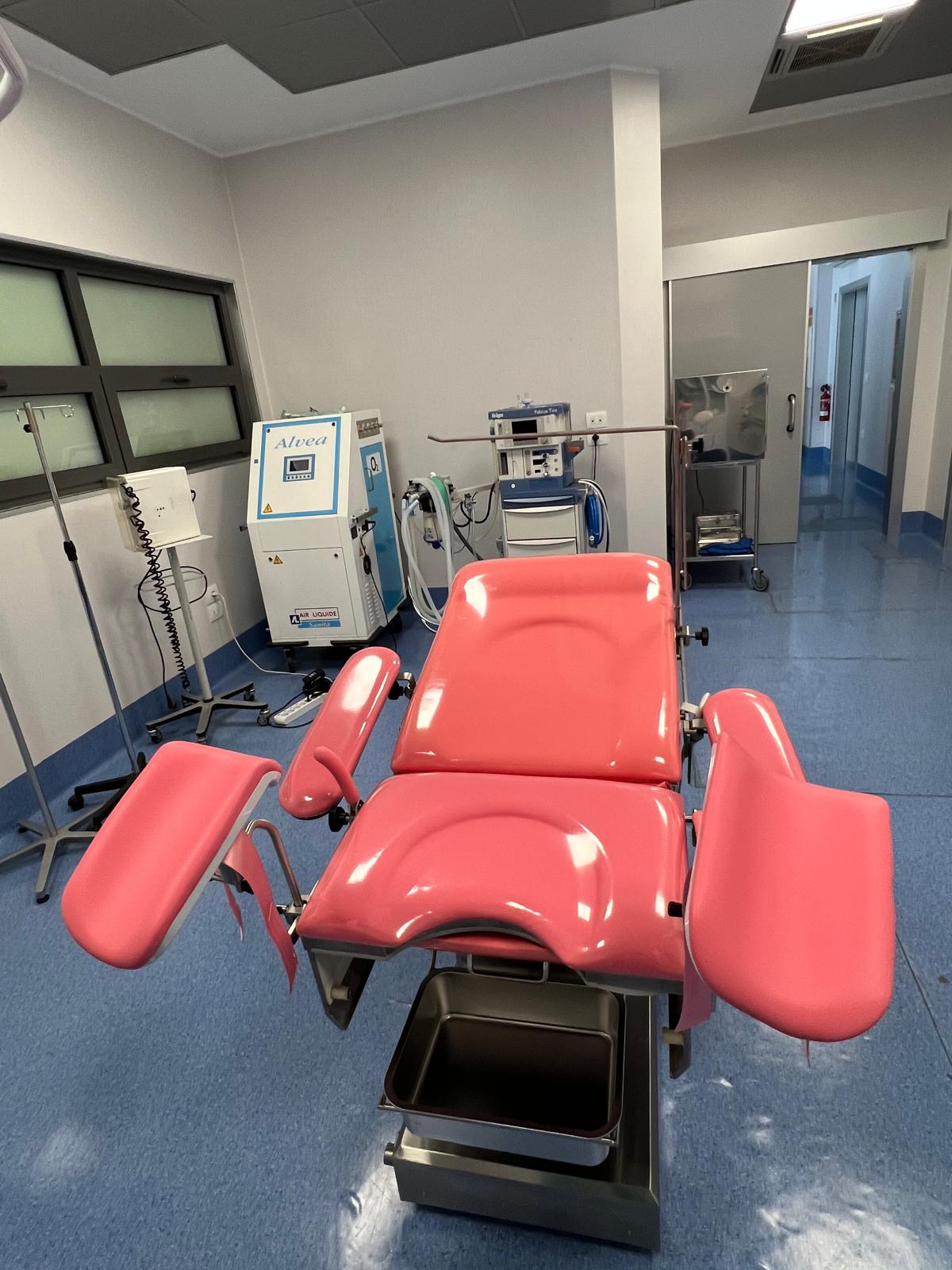 CE Certified Gynecological Table Ergonomic Midwifery Delivery Bed