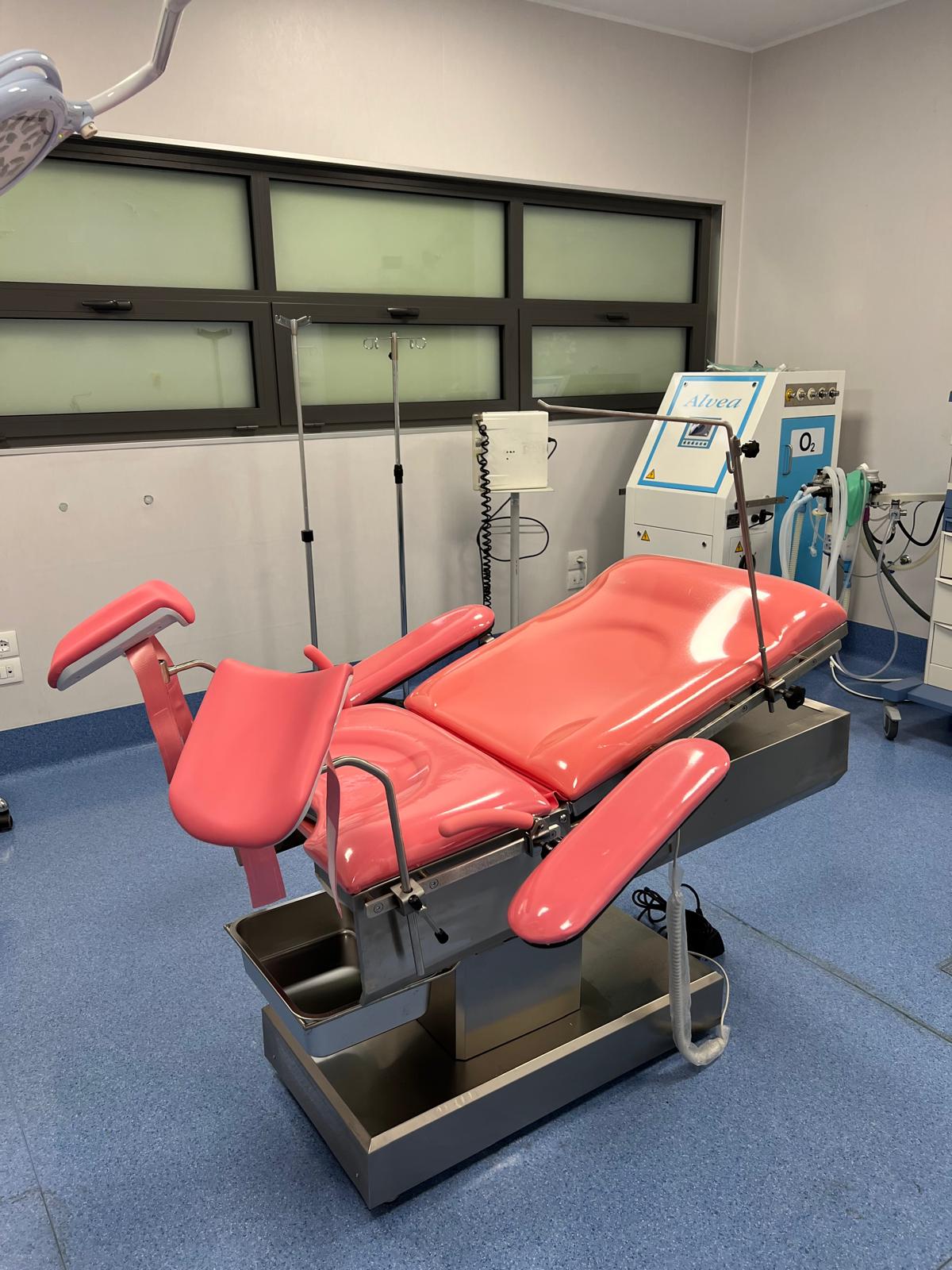 Trendelenburg Positioning Table Obstetric Bed with Backup Battery